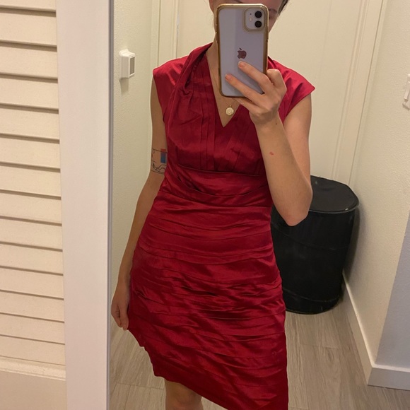 Express satin red pleated party dress - Picture 3 of 5